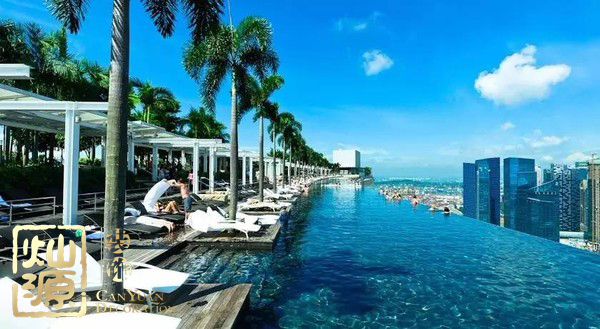 全球首個(gè)無(wú)邊泳池即將開(kāi)建 屋頂泳池或?qū)⒊蔀槁玫晷聦? /><br />
</b> 
</p>
<p style=