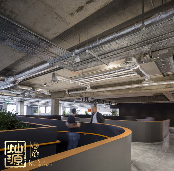 國外廣告公司裝修效果 展示工業(yè)風與媒體元素的天生兼容