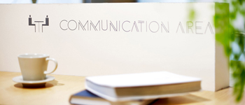 異形辦公室怎么設(shè)計(jì)   因地制宜打造自然輕盈的森林主題異形辦公室