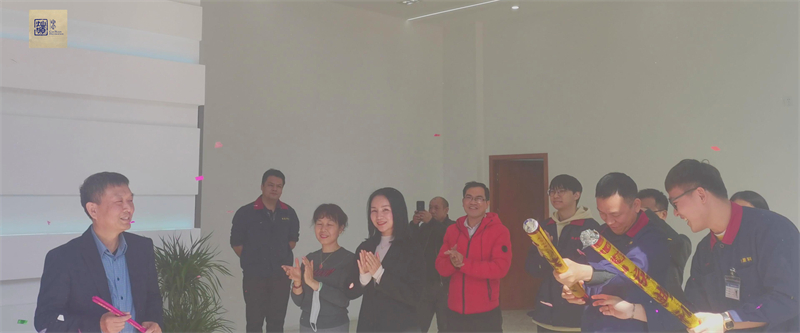 南星科技辦公室裝修現(xiàn)場鳴放禮花 南星科技辦公室裝修現(xiàn)場鳴放禮花