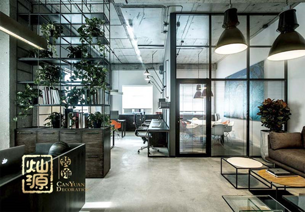 陳總說(shuō)要考慮成本，盡快完工。我推薦“工業(yè)風(fēng)辦公室設(shè)計(jì)裝修”